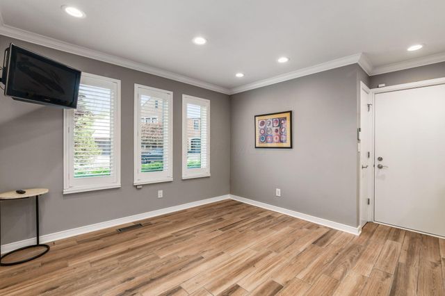 8758 Dunsinane Drive, Dublin, OH 43017