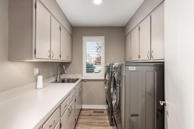 8758 Dunsinane Drive, Dublin, OH 43017