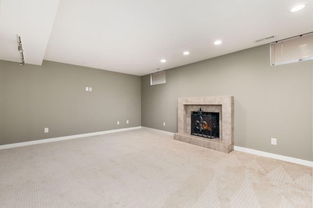 8758 Dunsinane Drive, Dublin, OH 43017