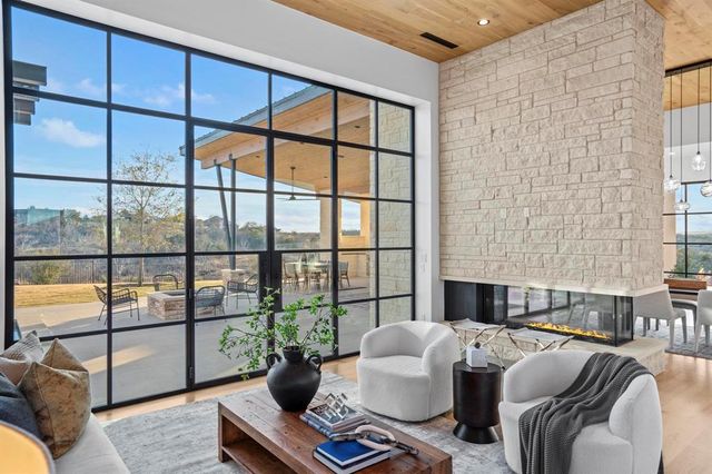 1047 Overlook PKWY, Horseshoe Bay, TX 78657