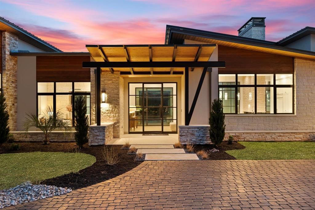 1047 Overlook PKWY, Horseshoe Bay, TX 78657