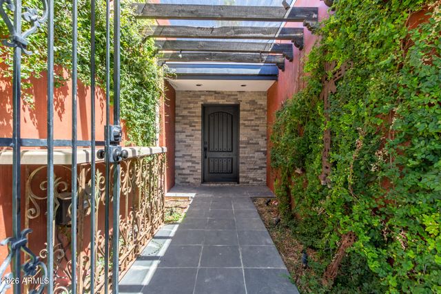 6282 E Pinchot Avenue, Scottsdale, AZ 85251