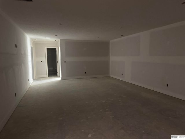6219 N 209 Street, Elkhorn, NE 68022