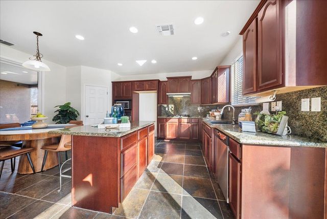 301 Falkirk Ct, Lincoln, CA 95648