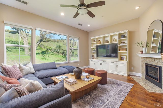 21 Winding Way, Novato, CA 94945