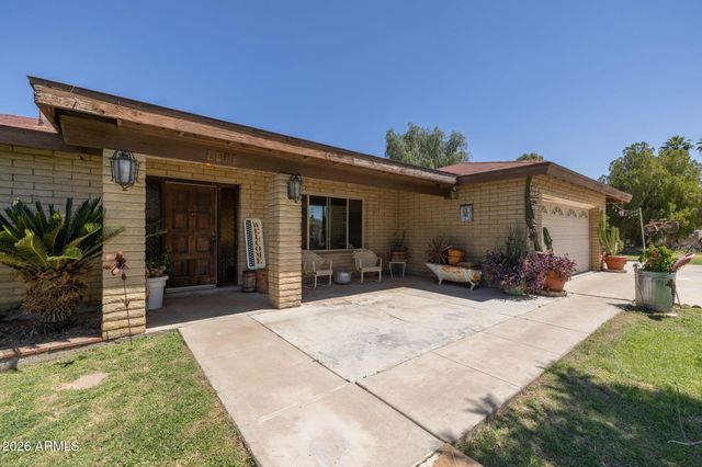 1725 N LINDSAY Road, Mesa, AZ 85213