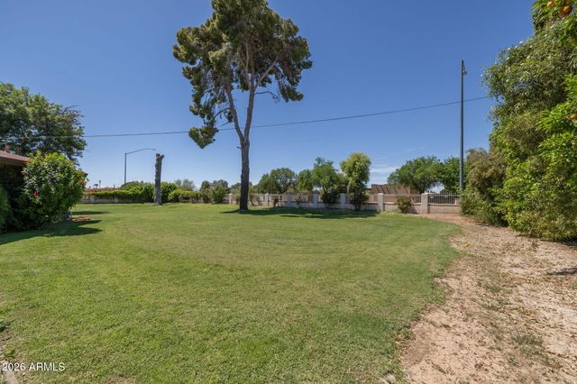 1725 N LINDSAY Road, Mesa, AZ 85213