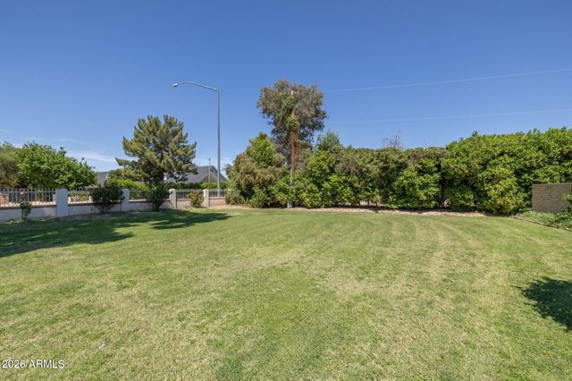 1725 N LINDSAY Road, Mesa, AZ 85213