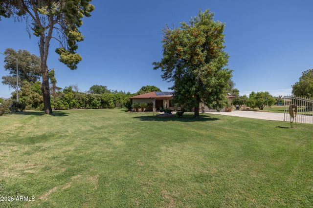 1725 N LINDSAY Road, Mesa, AZ 85213