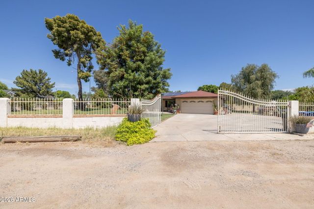 1725 N LINDSAY Road, Mesa, AZ 85213