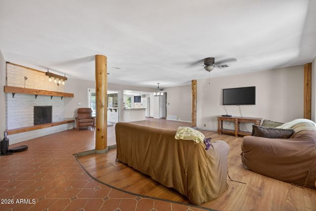 1725 N LINDSAY Road, Mesa, AZ 85213