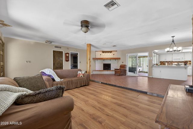 1725 N LINDSAY Road, Mesa, AZ 85213