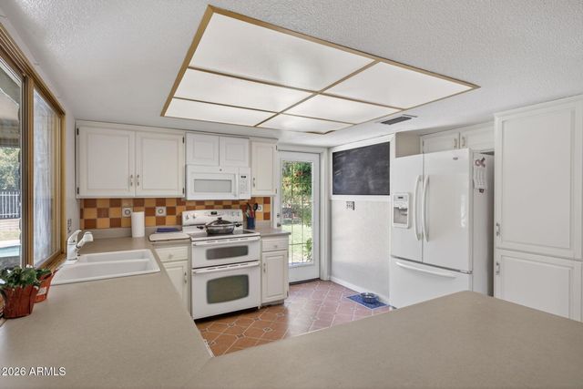 1725 N LINDSAY Road, Mesa, AZ 85213