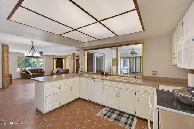 1725 N LINDSAY Road, Mesa, AZ 85213