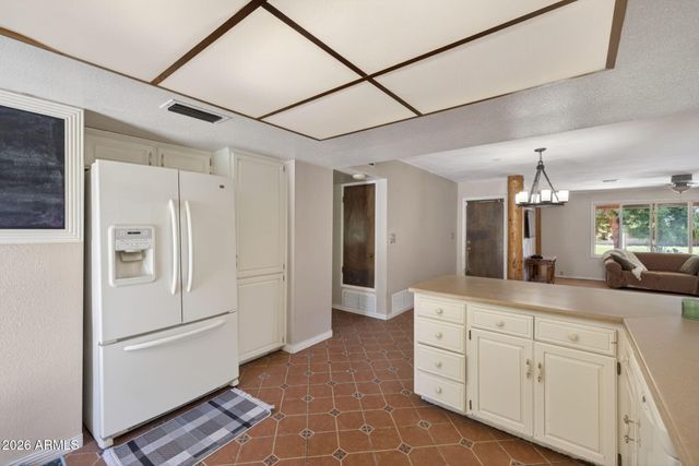 1725 N LINDSAY Road, Mesa, AZ 85213