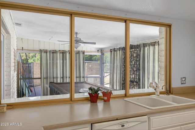 1725 N LINDSAY Road, Mesa, AZ 85213