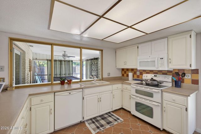 1725 N LINDSAY Road, Mesa, AZ 85213