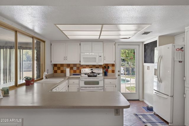 1725 N LINDSAY Road, Mesa, AZ 85213