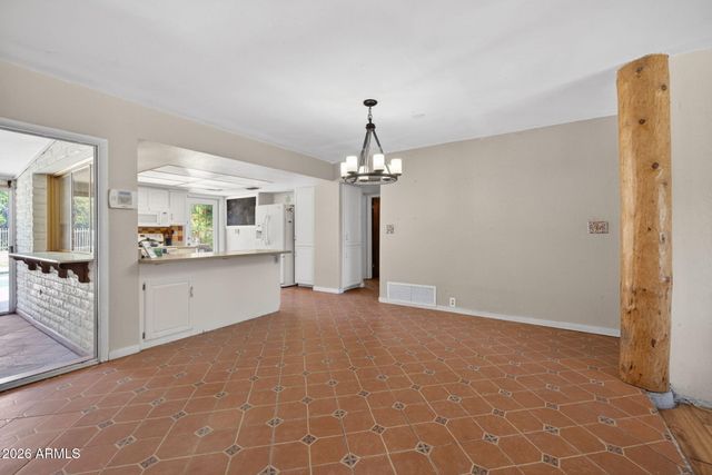 1725 N LINDSAY Road, Mesa, AZ 85213