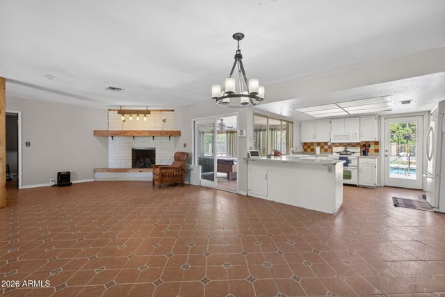 1725 N LINDSAY Road, Mesa, AZ 85213