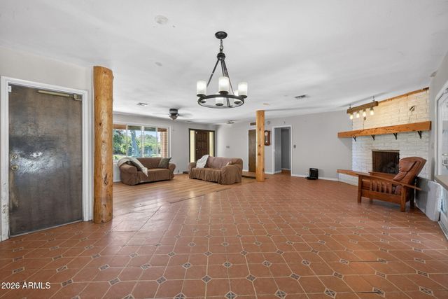 1725 N LINDSAY Road, Mesa, AZ 85213