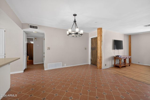 1725 N LINDSAY Road, Mesa, AZ 85213