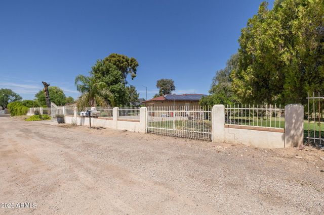 1725 N LINDSAY Road, Mesa, AZ 85213