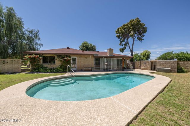 1725 N LINDSAY Road, Mesa, AZ 85213