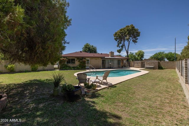 1725 N LINDSAY Road, Mesa, AZ 85213