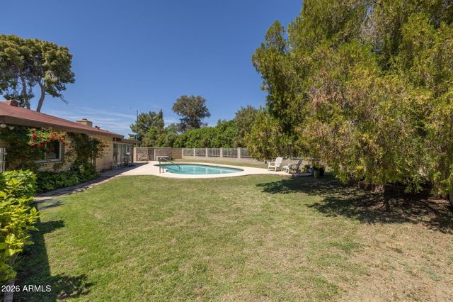 1725 N LINDSAY Road, Mesa, AZ 85213