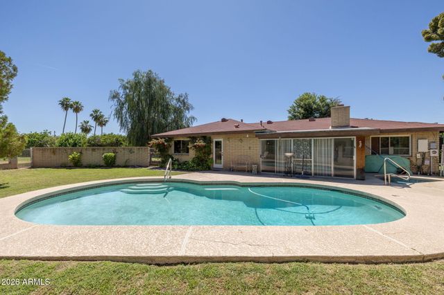 1725 N LINDSAY Road, Mesa, AZ 85213
