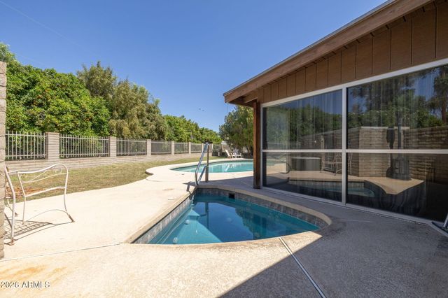 1725 N LINDSAY Road, Mesa, AZ 85213