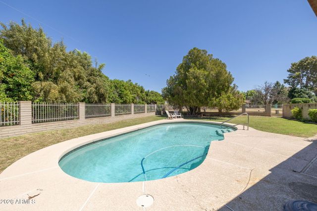 1725 N LINDSAY Road, Mesa, AZ 85213