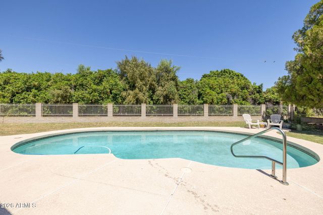 1725 N LINDSAY Road, Mesa, AZ 85213