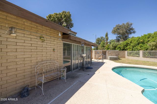 1725 N LINDSAY Road, Mesa, AZ 85213