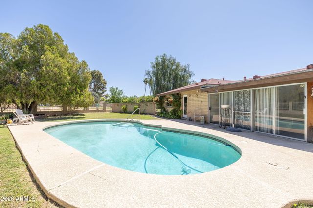 1725 N LINDSAY Road, Mesa, AZ 85213