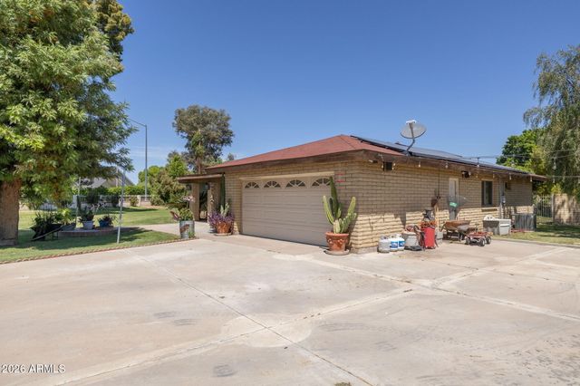 1725 N LINDSAY Road, Mesa, AZ 85213
