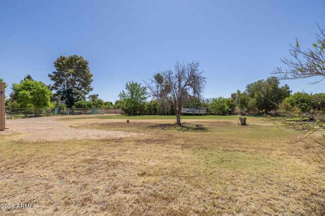 1725 N LINDSAY Road, Mesa, AZ 85213
