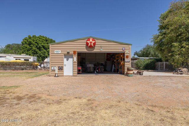 1725 N LINDSAY Road, Mesa, AZ 85213