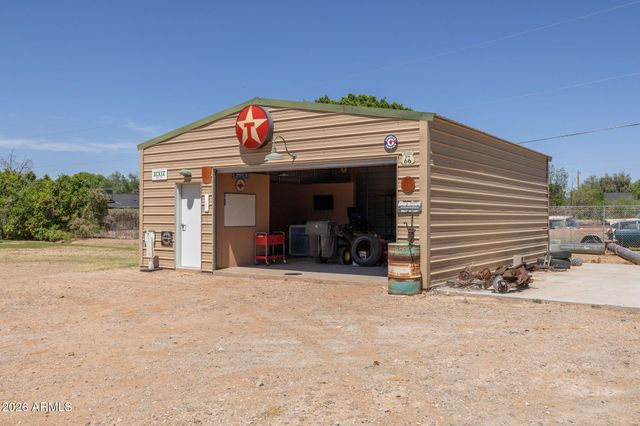 1725 N LINDSAY Road, Mesa, AZ 85213