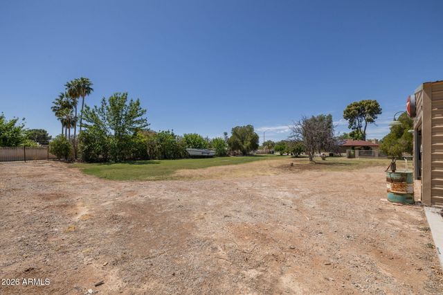 1725 N LINDSAY Road, Mesa, AZ 85213