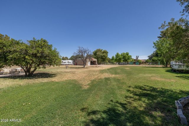 1725 N LINDSAY Road, Mesa, AZ 85213