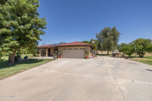 1725 N LINDSAY Road, Mesa, AZ 85213
