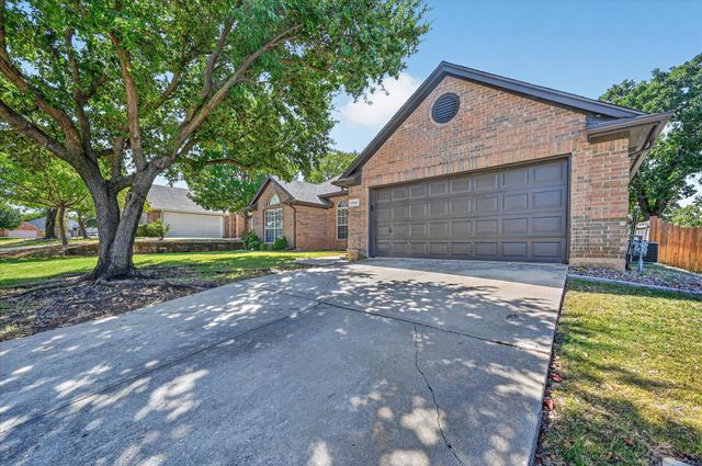 2720 Windstone Way, Corinth, TX 76210
