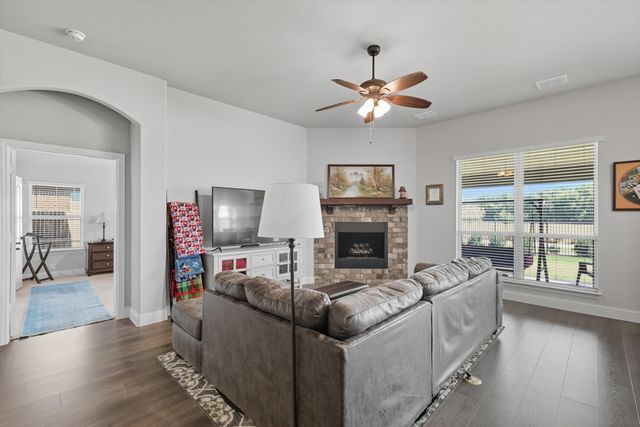 703 Oakcrest Drive, Justin, TX 76247