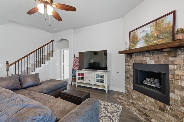 703 Oakcrest Drive, Justin, TX 76247