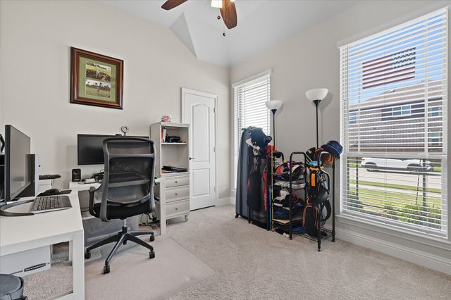 703 Oakcrest Drive, Justin, TX 76247