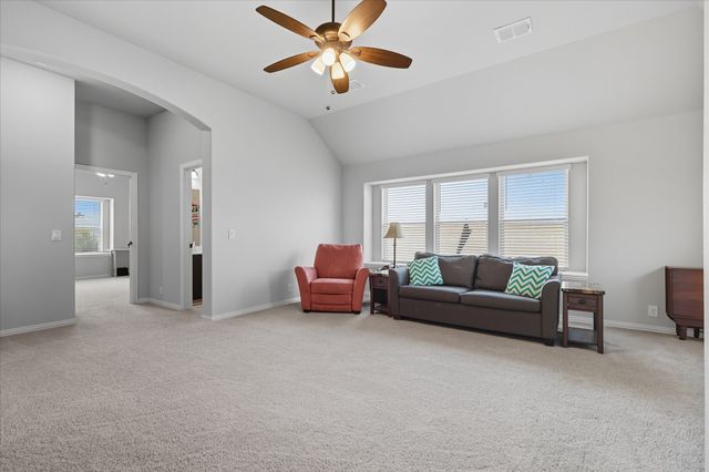 703 Oakcrest Drive, Justin, TX 76247