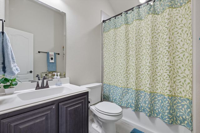 703 Oakcrest Drive, Justin, TX 76247