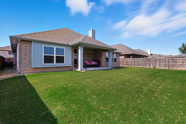 703 Oakcrest Drive, Justin, TX 76247